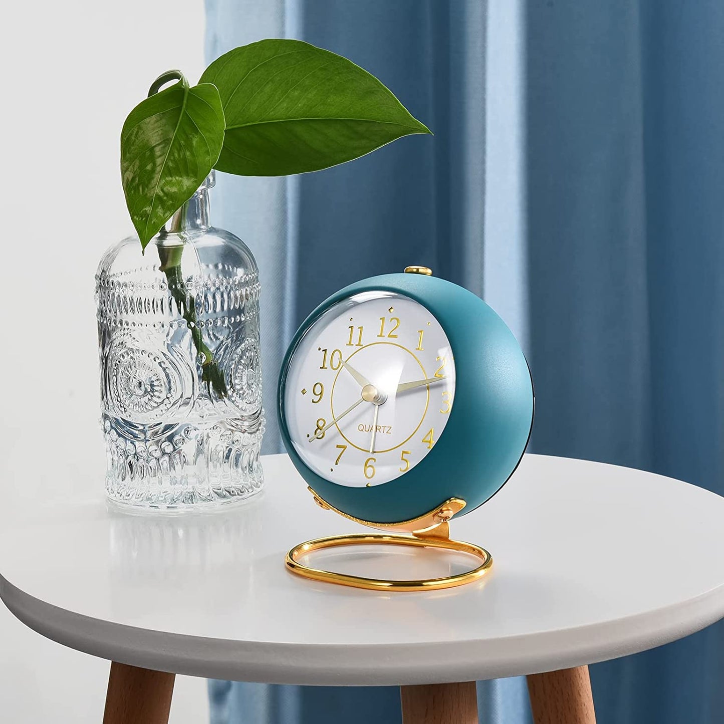Analog Alarm Clocks,Retro Backlight Cute Simple Design Small Desk Clock with Night Light,Silent Non-Ticking,Battery Powered,For Kids,Bedroom,Travel,Kitchen,Bedside Desktop.(White)