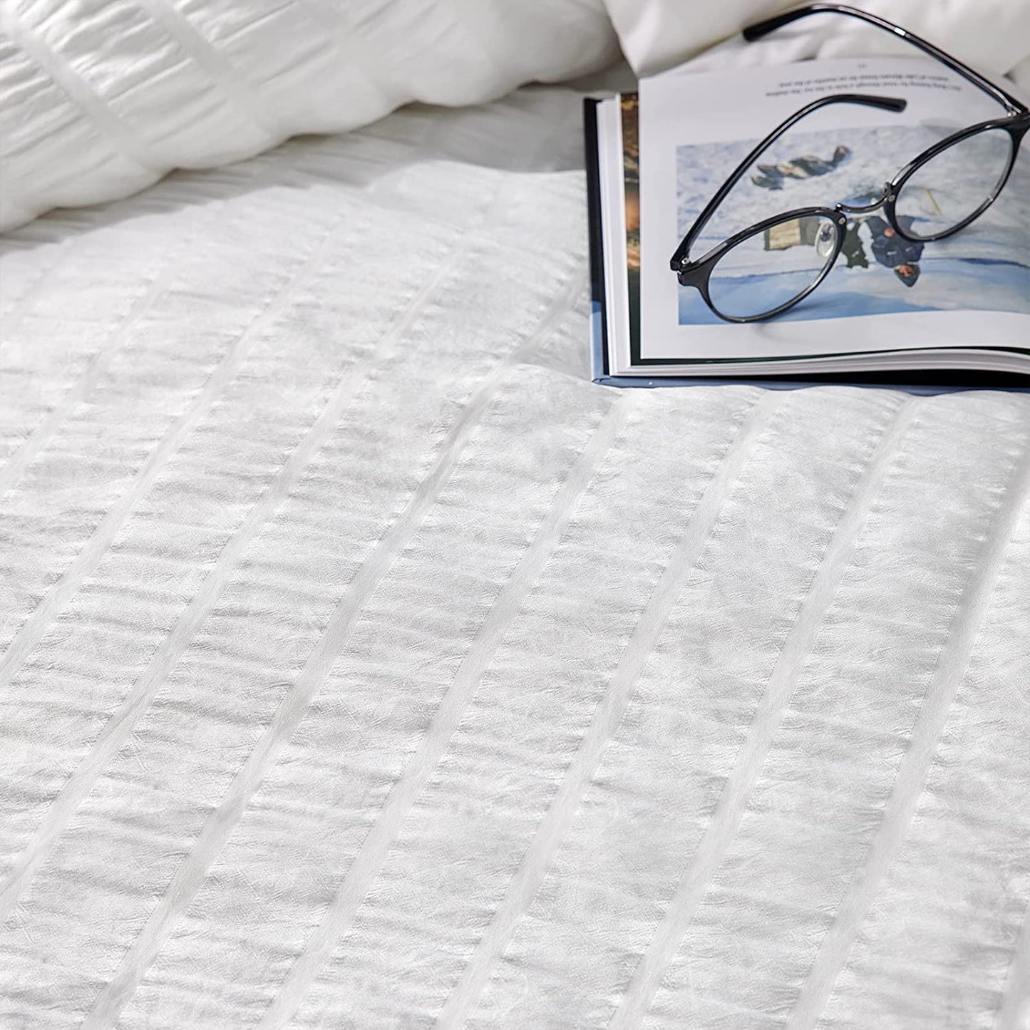 Queen Bed in a Bag White Seersucker Comforter Set with Sheets 7-Pieces All Season Bedding Sets with Comforter, Pillow Sham, Flat Sheet, Fitted Sheet and Pillowcase