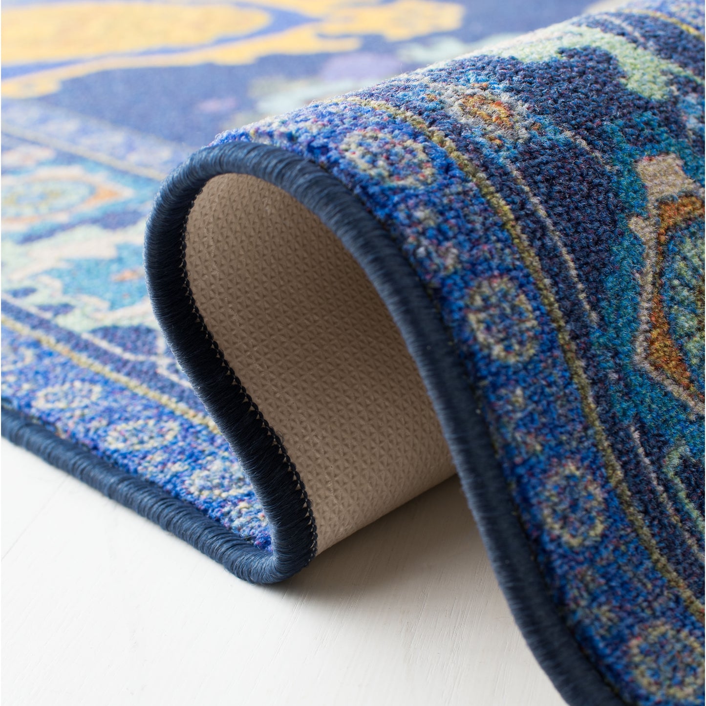 SAFAVIEH Machine Washable Slip Resistant Collection Inspired by 'S Live Action Film Aladdin- Magic Carpet Rug