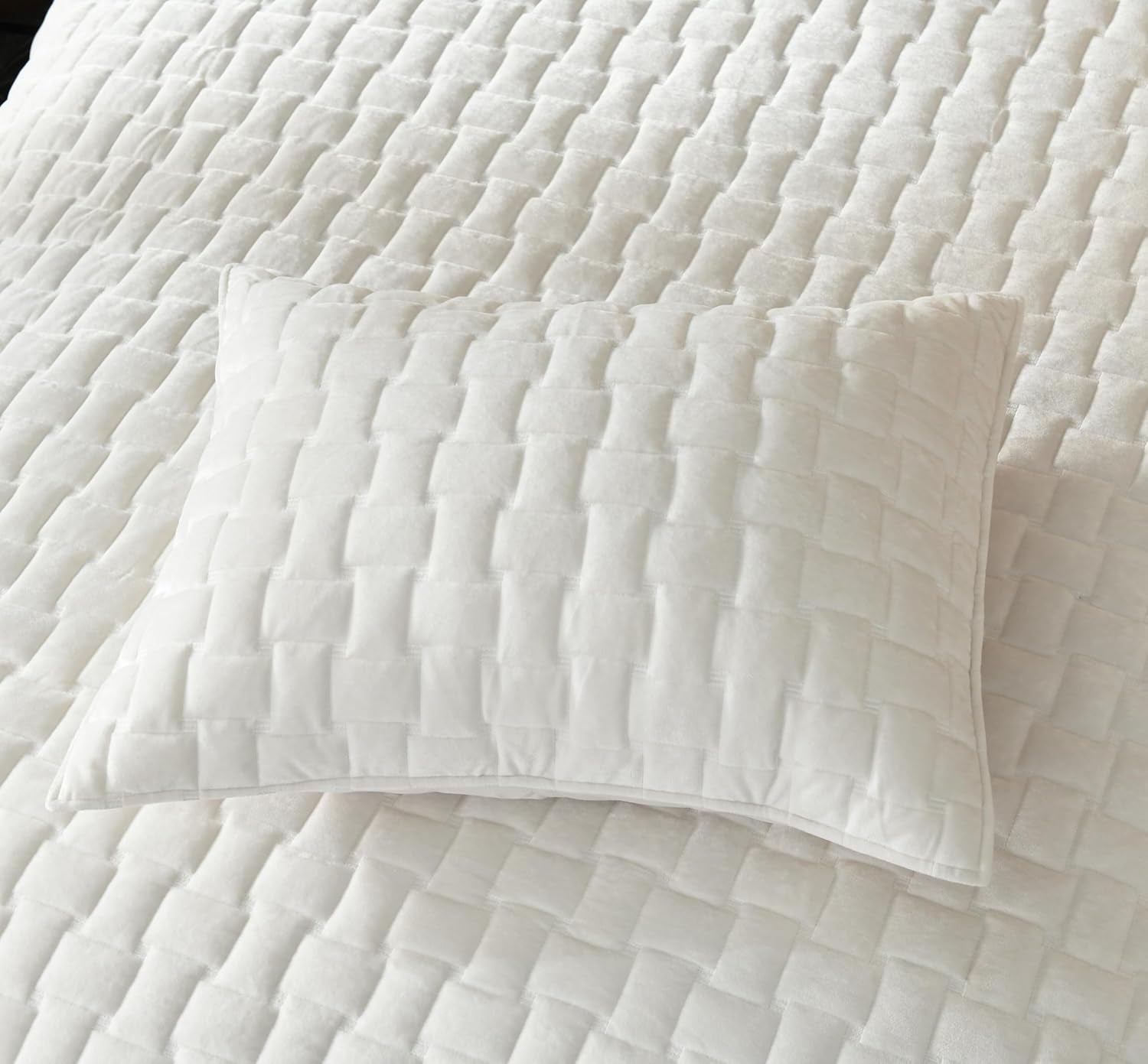 Velvet Quilt King Size - Luxury Cozy Cream White Set, Lightweight 