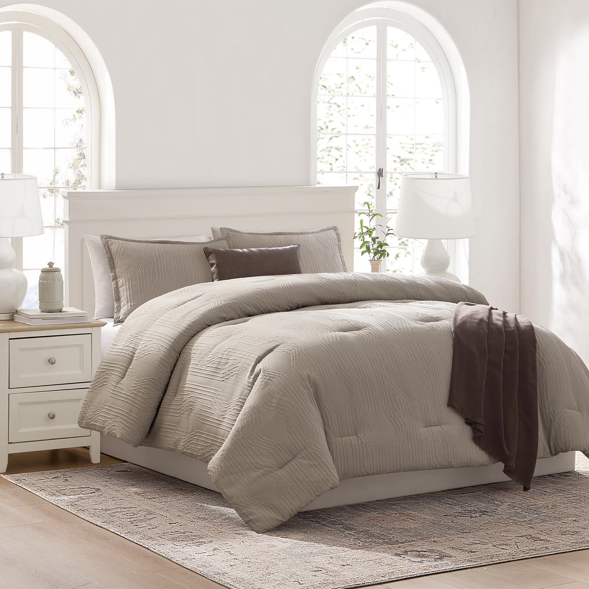Geo 5-Piece Tan Jacquard Comforter Set, Full/Queen