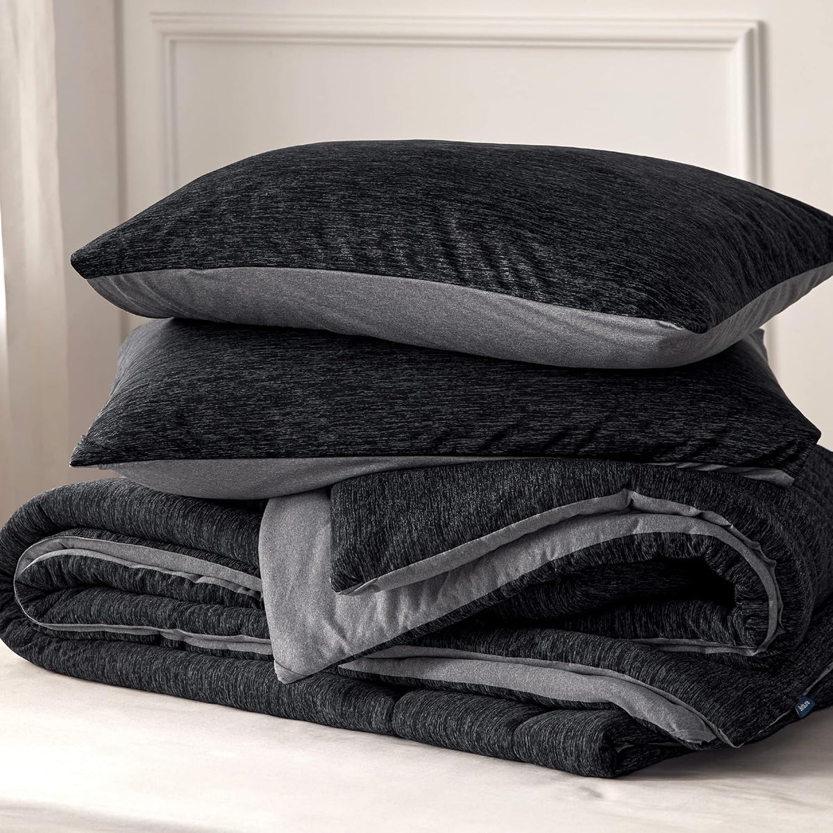 Queen Comforter Set, Reversible Cooling & All-Season Bedding, Black