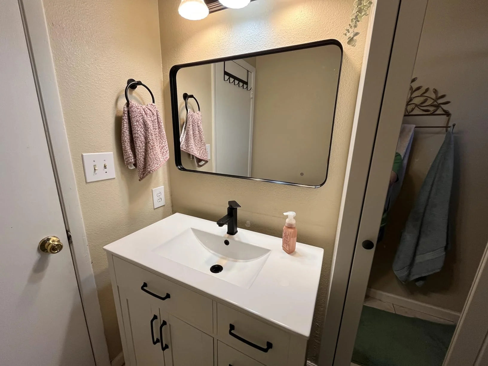 Bathroom Mirror 22X30 Inch, Vanity Mirrors with Rectangle Metal Frame, Modern Wall Mounted Mirror