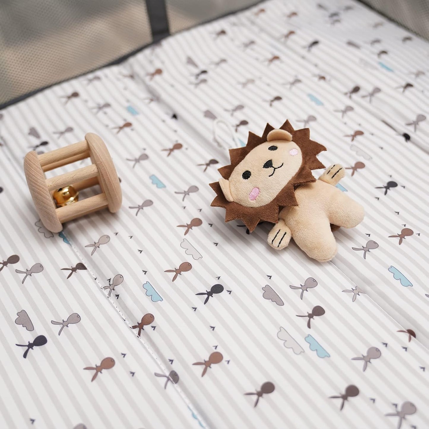 Portable Playard,Sturdy Play Yard with Padded Mat and Toy Bar with Soft Toys