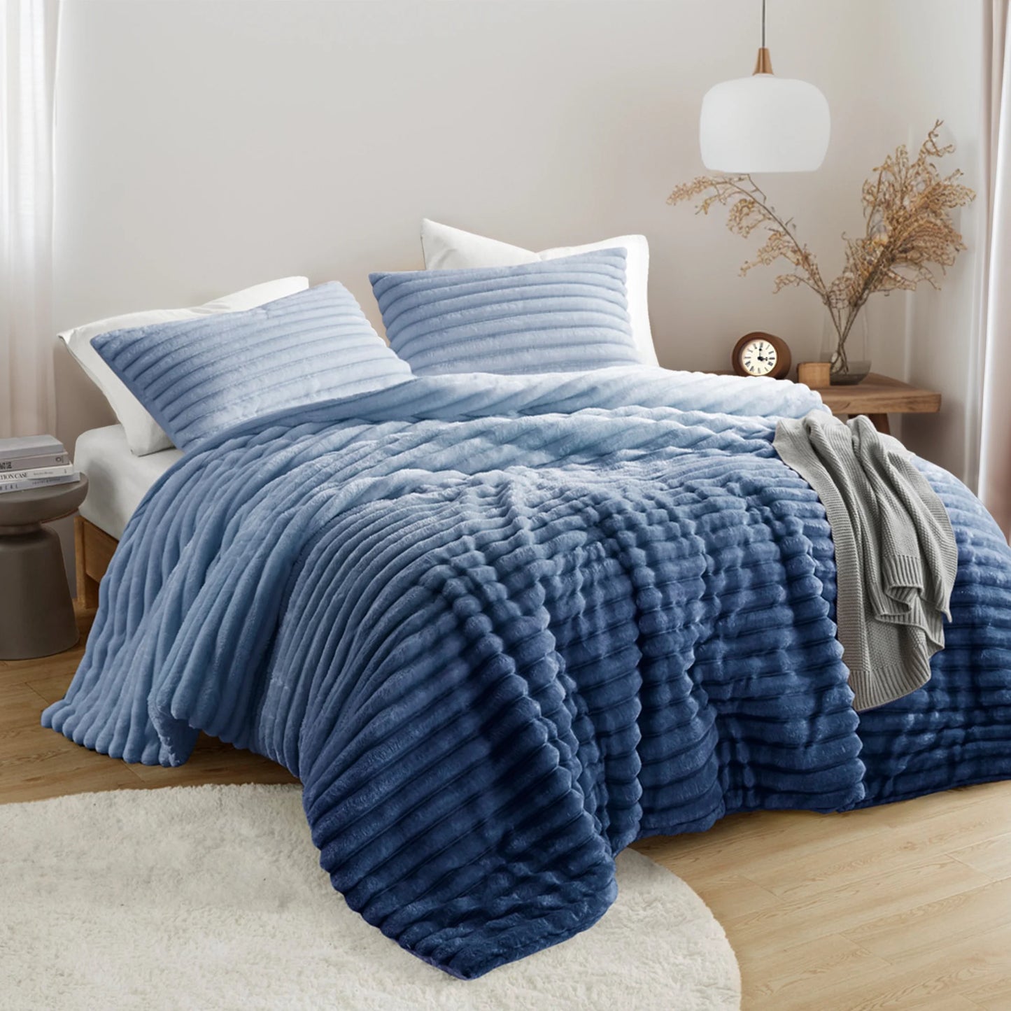 King/Cal King Fluffy Ribbed Plush Comforter Set 3-Piece Bedding Set Blue Ombre