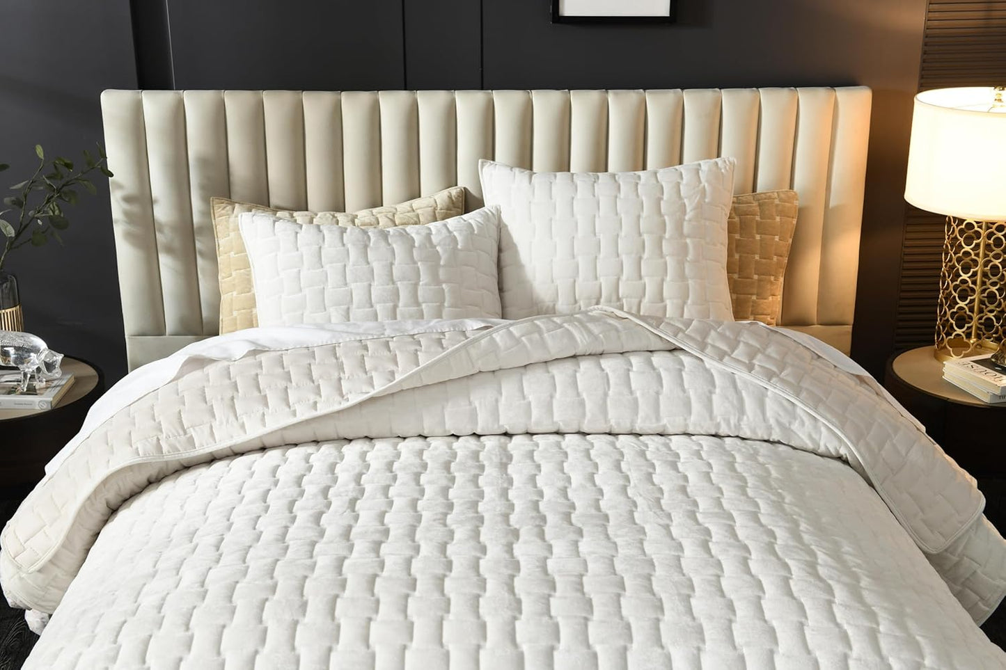 Velvet Quilt King Size - Luxury Cozy Cream White Set, Lightweight 