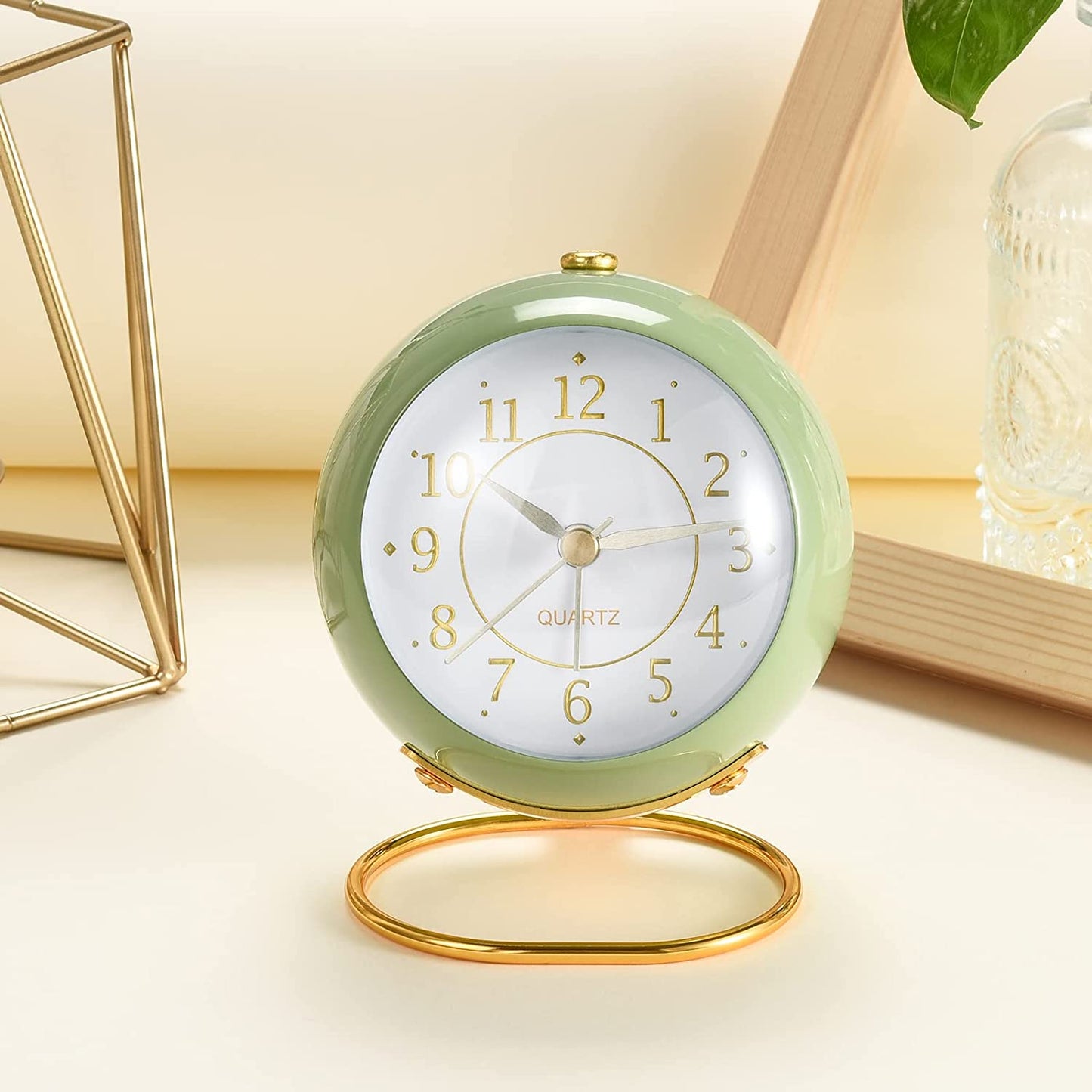 Analog Alarm Clocks,Retro Backlight Cute Simple Design Small Desk Clock with Night Light,Silent Non-Ticking,Battery Powered,For Kids,Bedroom,Travel,Kitchen,Bedside Desktop.(White)