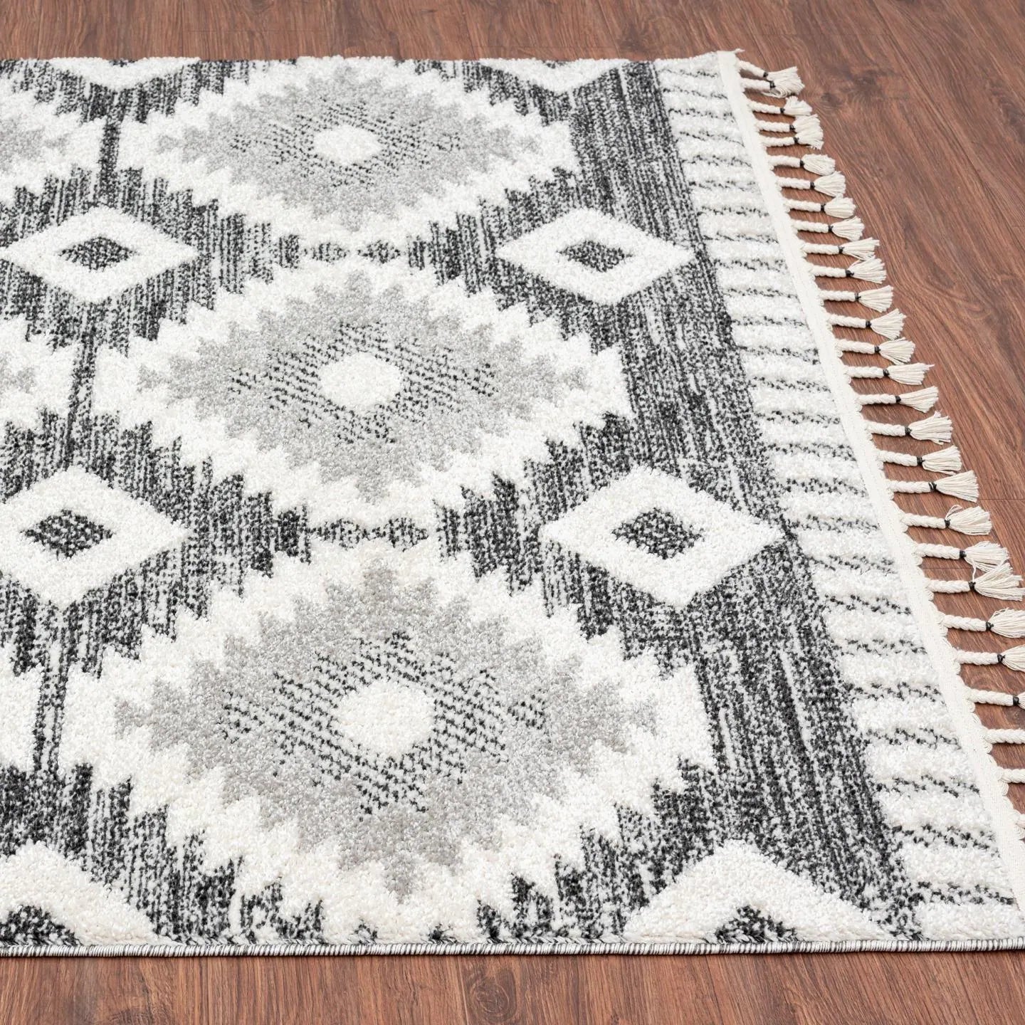 Luxe Weavers Moroccan Geometric Diamond Area Rug, Indoor Carpet with Fringes