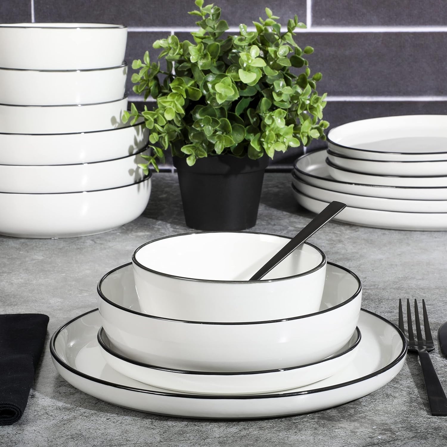 Oslo 16 Piece Porcelain Dinnerware Set, White W/Black Rim, Service for 4 (16Pcs)